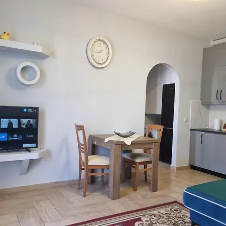 Apartment Lea Apartament *